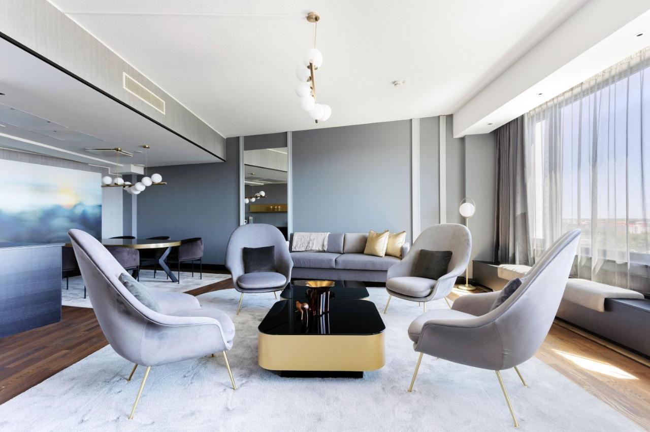Executive King Club Suite Non-Smoking